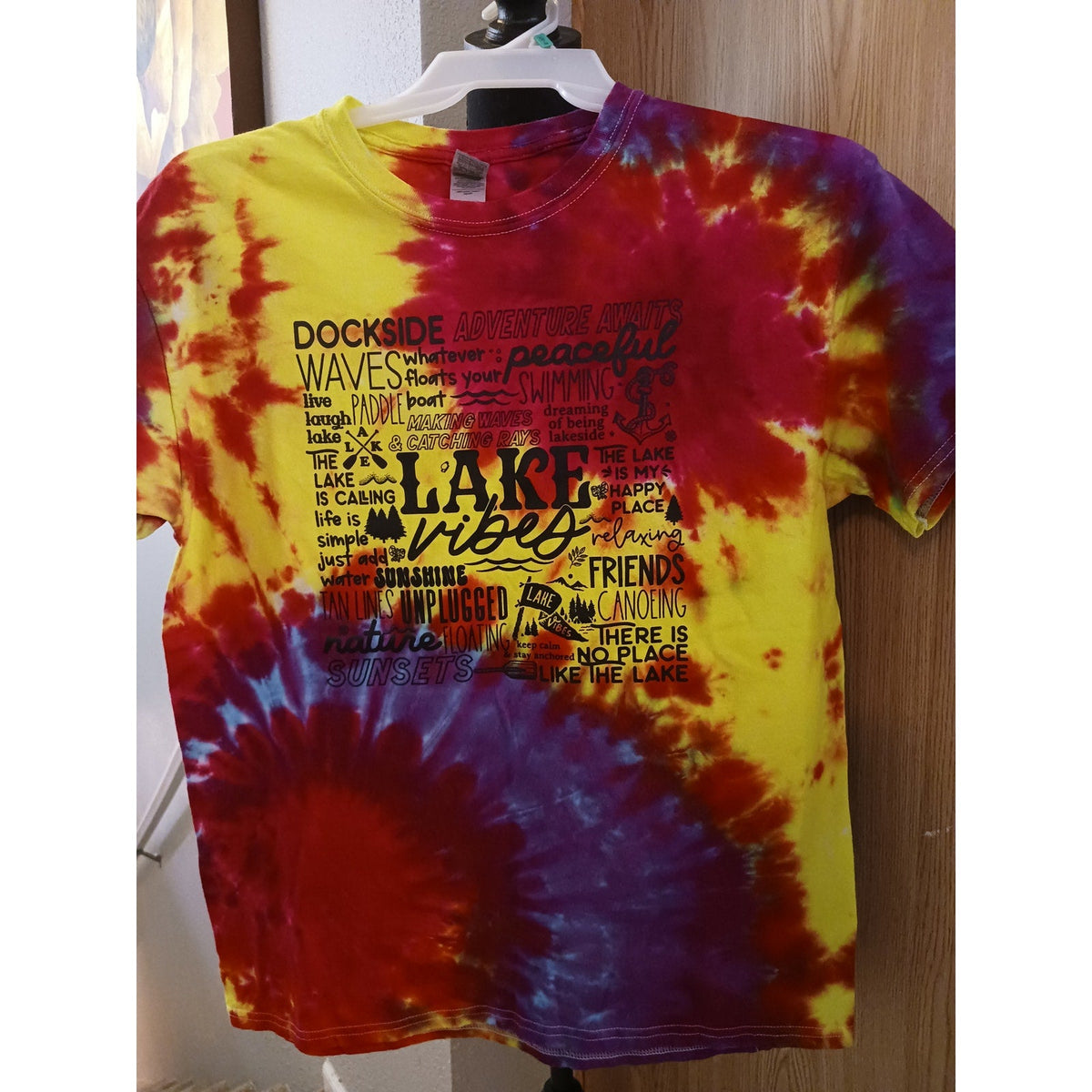 Lake Vibes Bright and Vibrant Tie Dye T-Shirt New Size L Large ***
