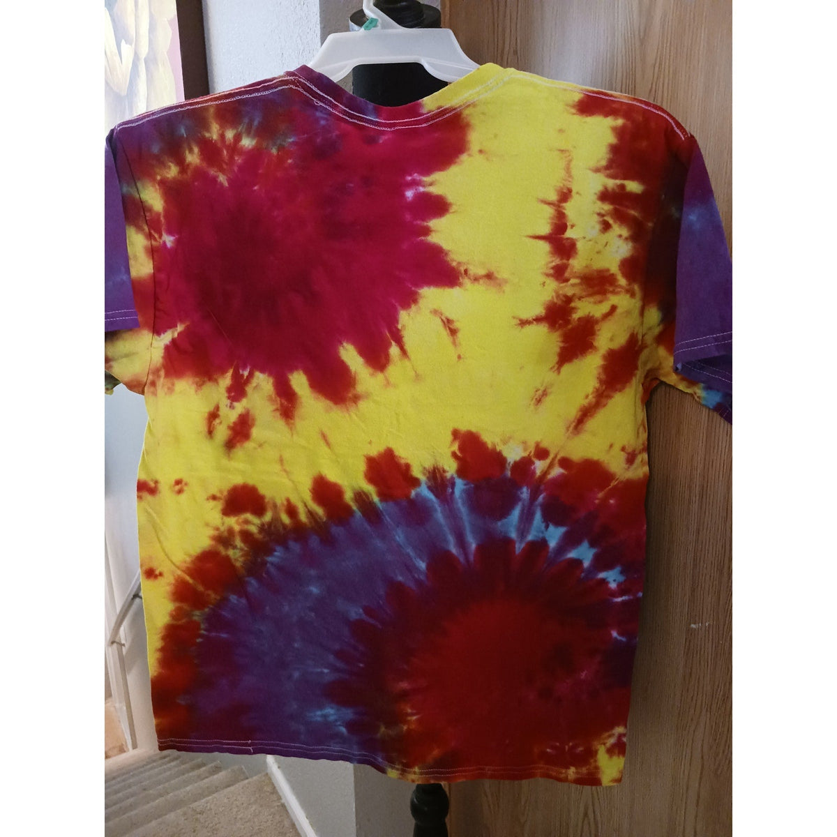 Lake Vibes Bright and Vibrant Tie Dye T-Shirt New Size L Large ***